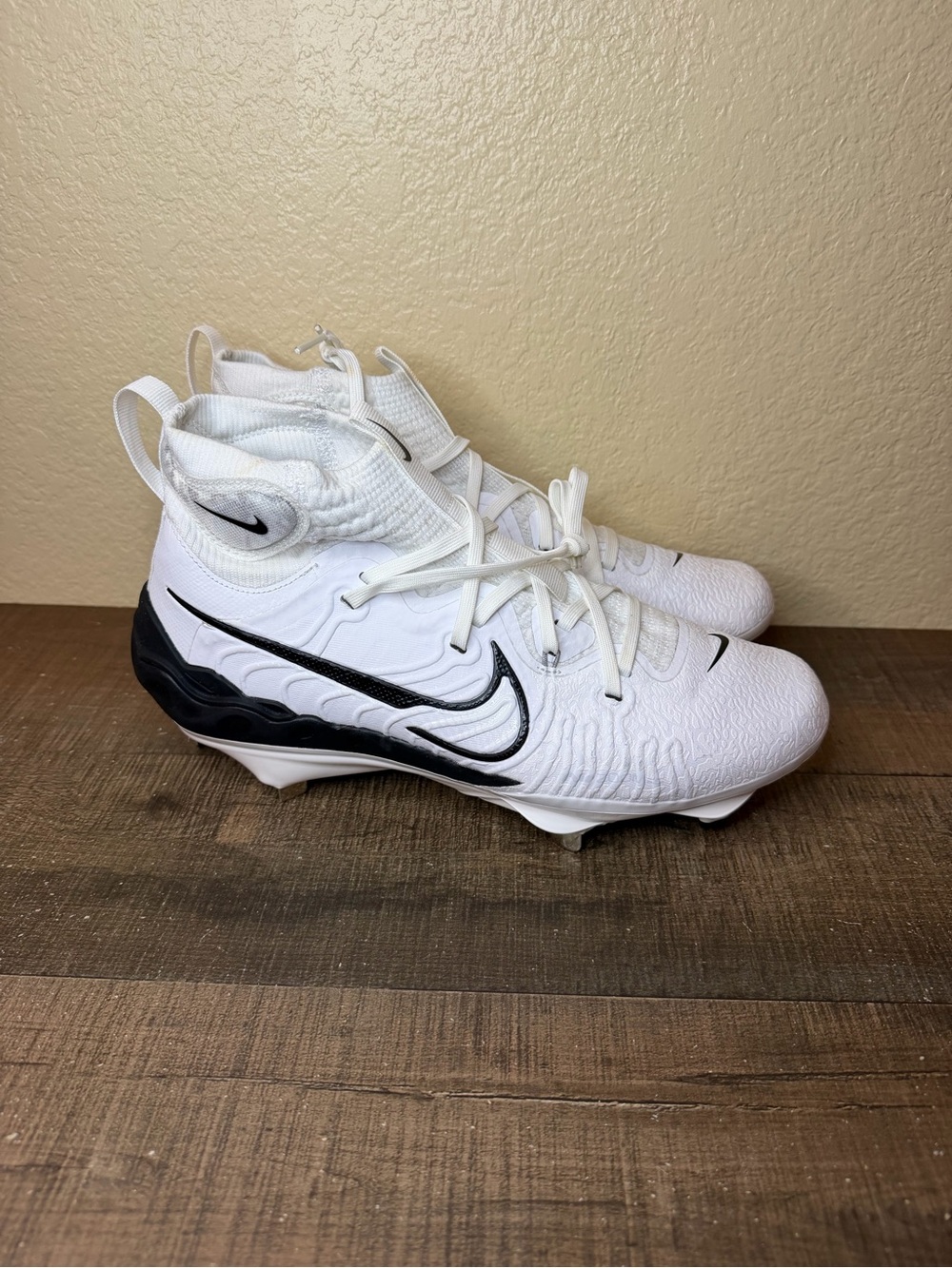 Nike Alpha Huarache NXT “White Black”
- Size 9.5 Men.